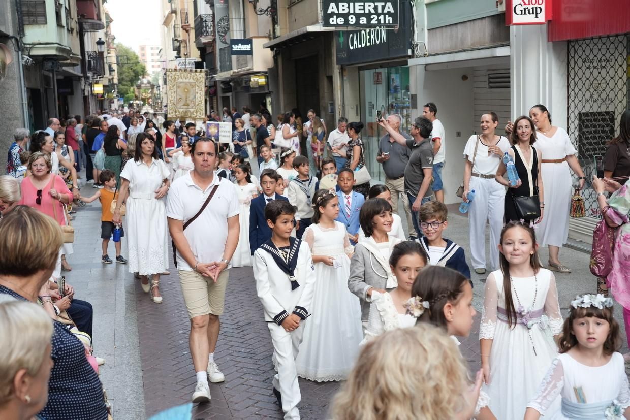 Castelló recibe con honores al Santísimo en la procesión del Corpus Christi