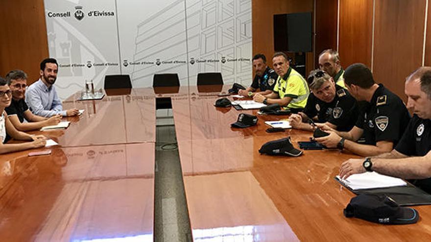 La reunión se celebró ayer por la mañana en la sede del Consell de Ibiza.