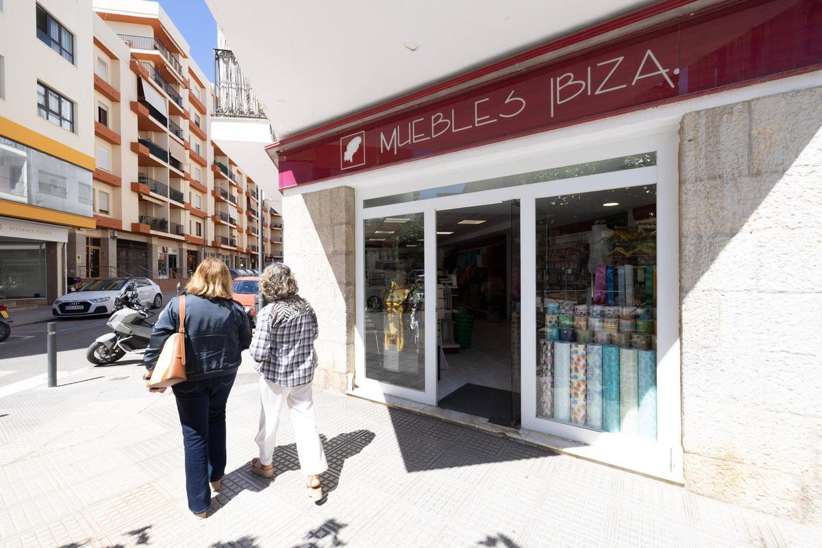 La tienda de muebles Ibiza por fuera.