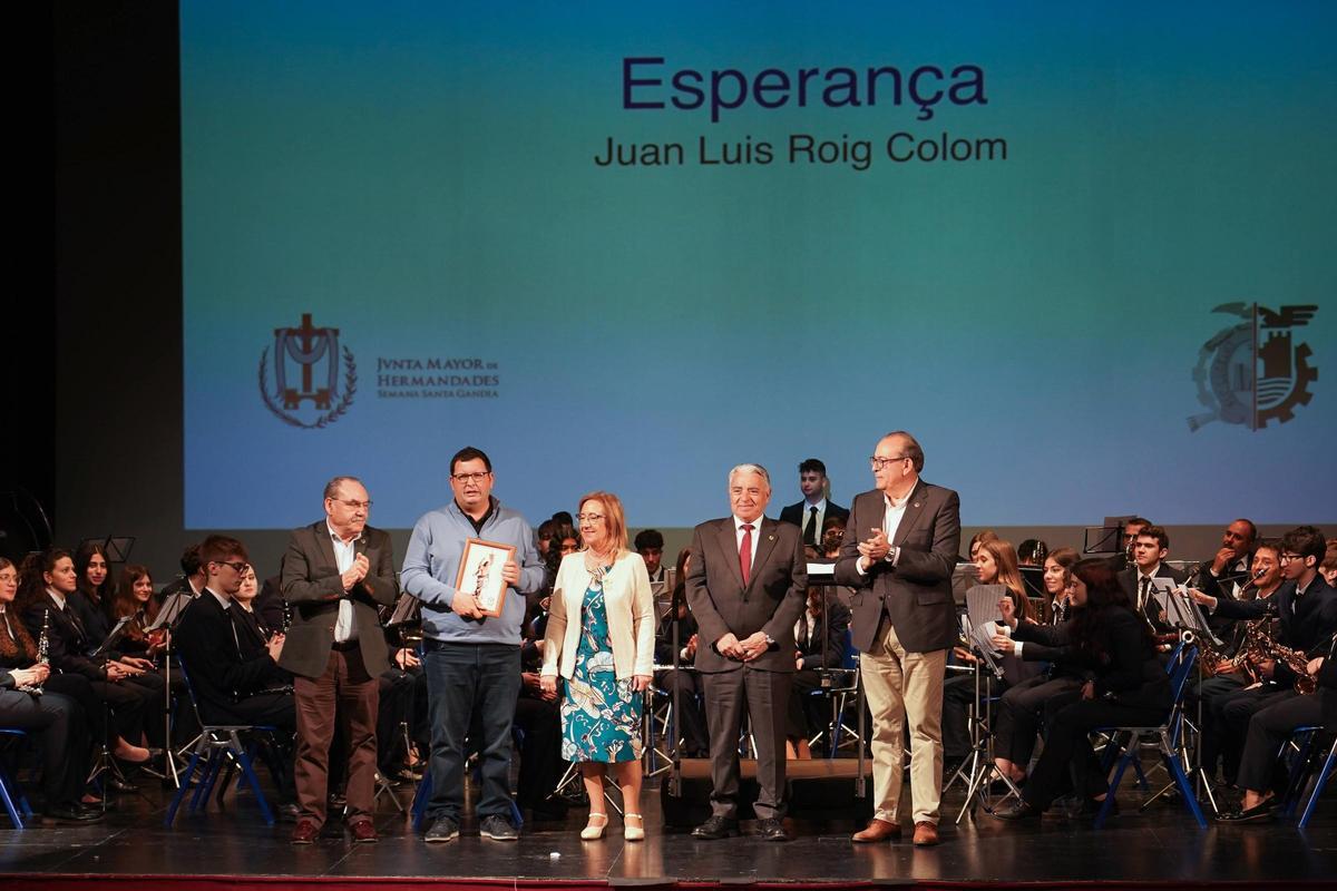 EMILI RIPOLL (president JMGSSG); JUAN LUIS ROIG COLOM (guanyador II Certamen marxes processionals); JUANA NAVARRO (padrina Setmana Santa) JOAQUIN BARBER (president de Foment d’AIC); MIGUEL ÀNGEL PICORNELL (regidor delegat Setmana Santa)