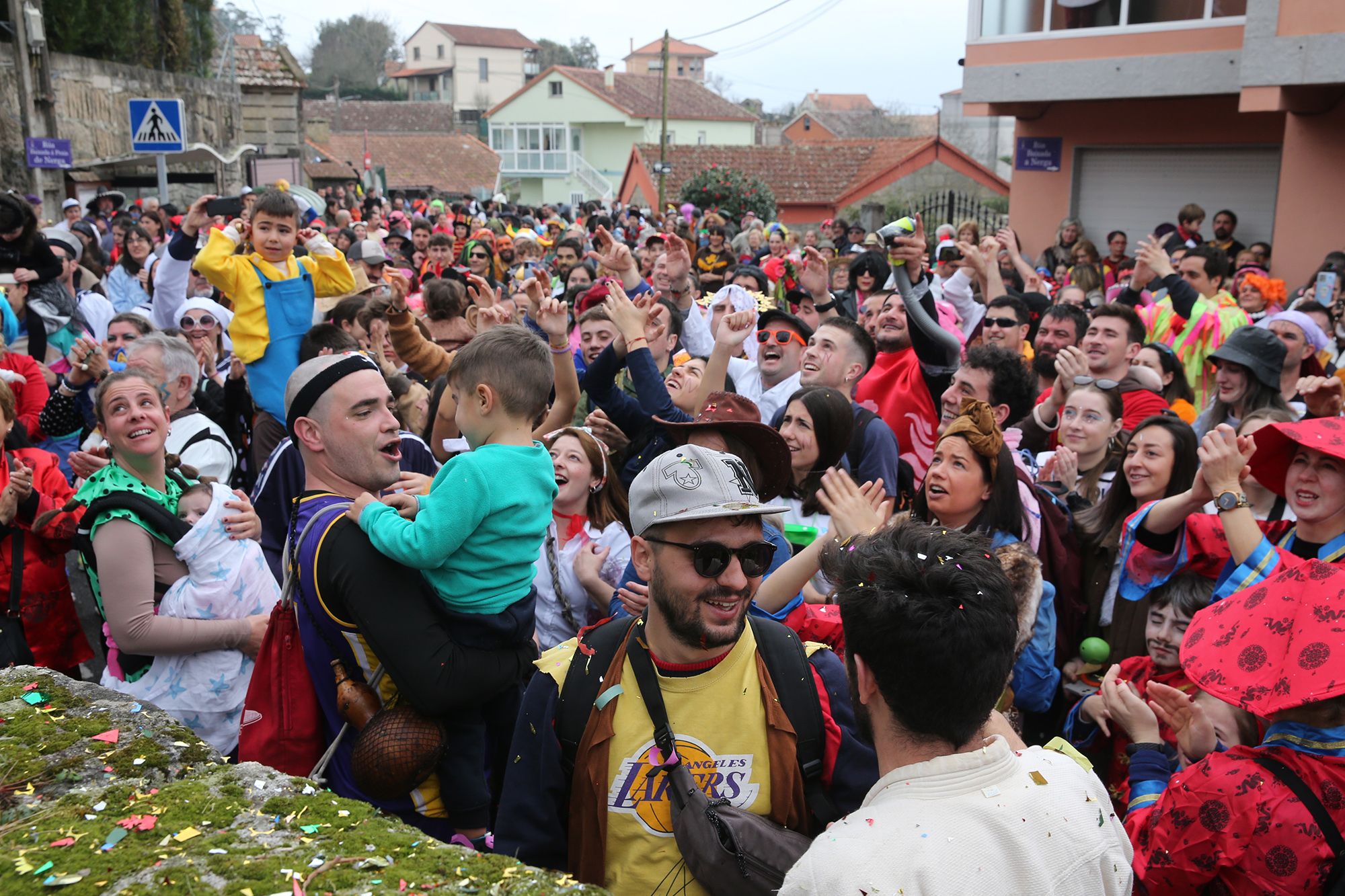 Búscate en las fotos del fin de fiesta del Entroido de O Hío