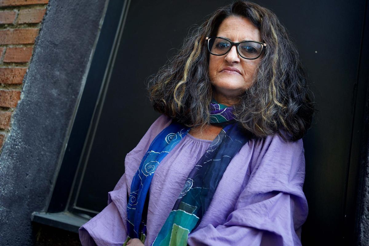 Retrato de Lurdes Da Costa, de 54 años y activista de la salud mental.