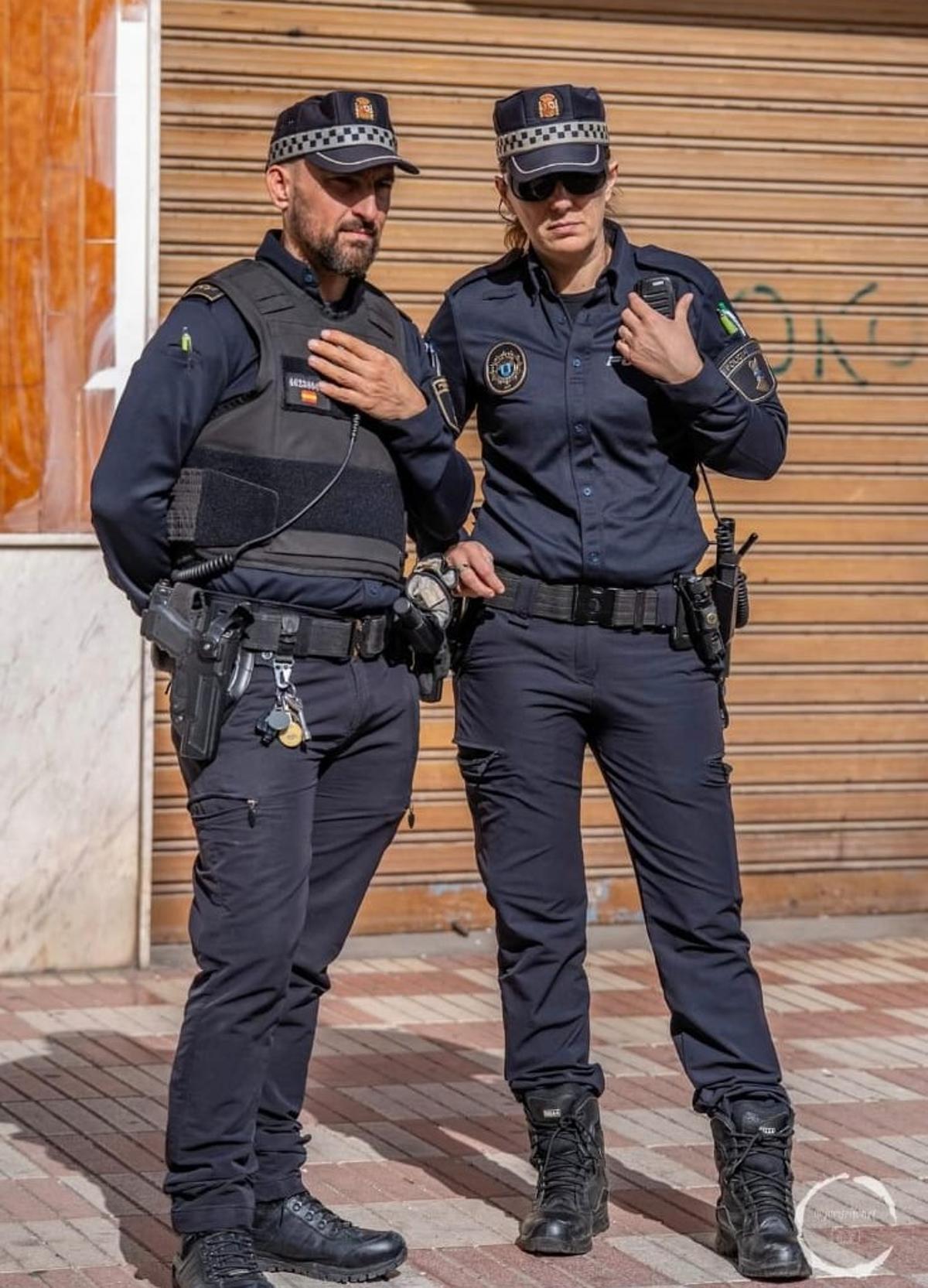 Los dos agentes de la patrulla.