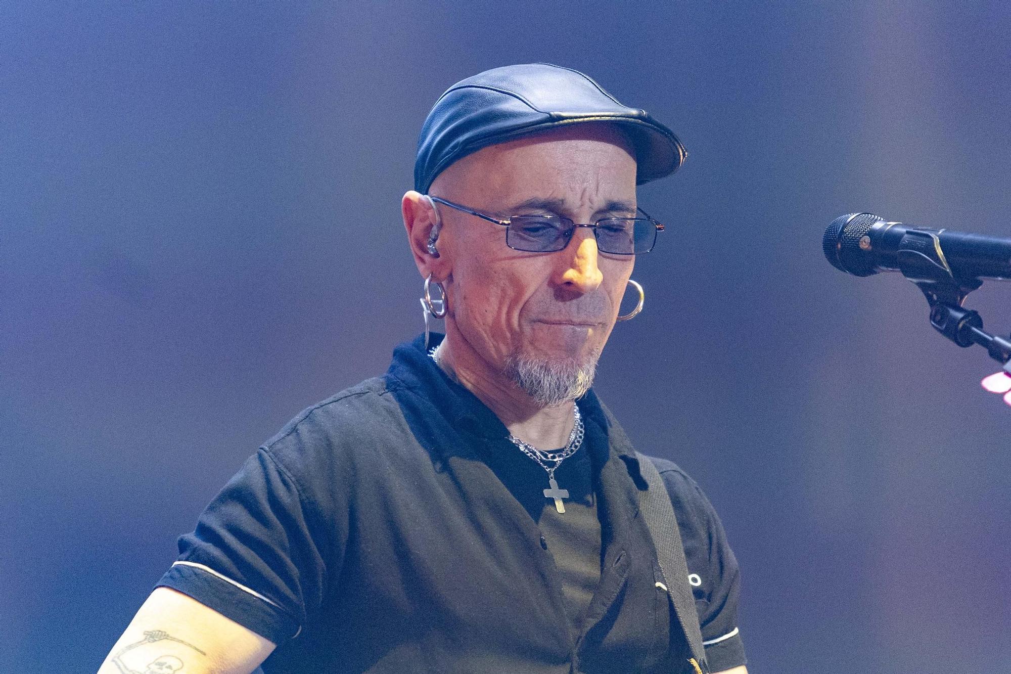 El Multiusos Fontes do Sar a los pies de Fito y sus fitipaldis