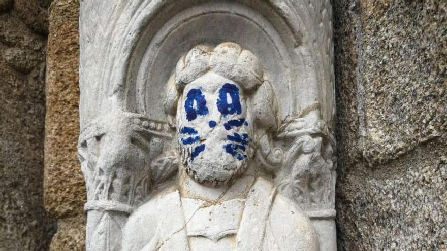 Vandalismo no casco vello: as agresións máis soadas contra monumentos históricos