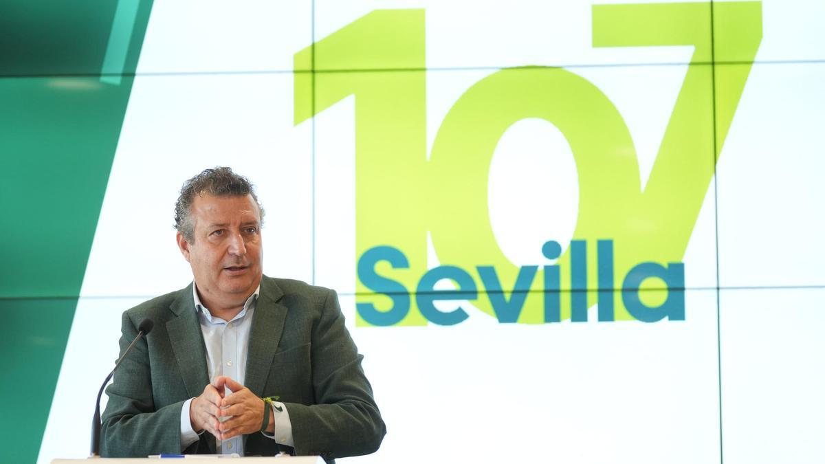 El presidente de la Diputación de Sevilla, Javier Fernández, durante la presentación del Plan 'Sevilla 107'