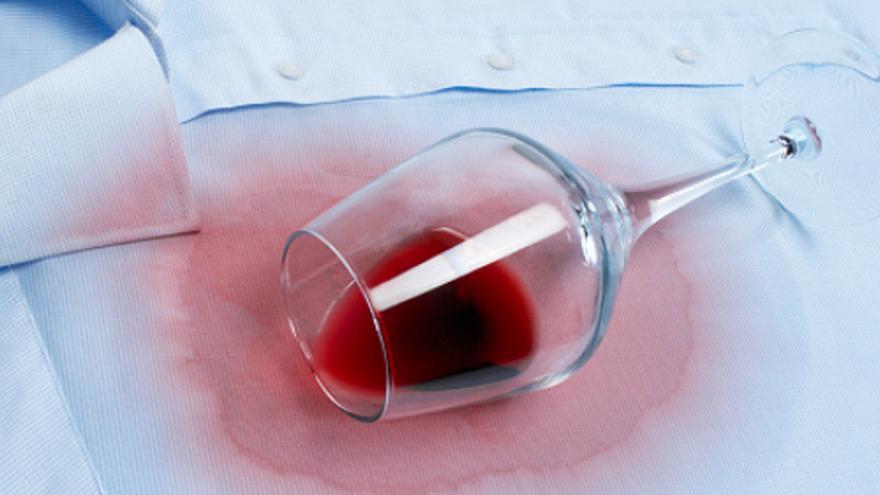 3 formas de quitar manchas de vino tinto de la ropa