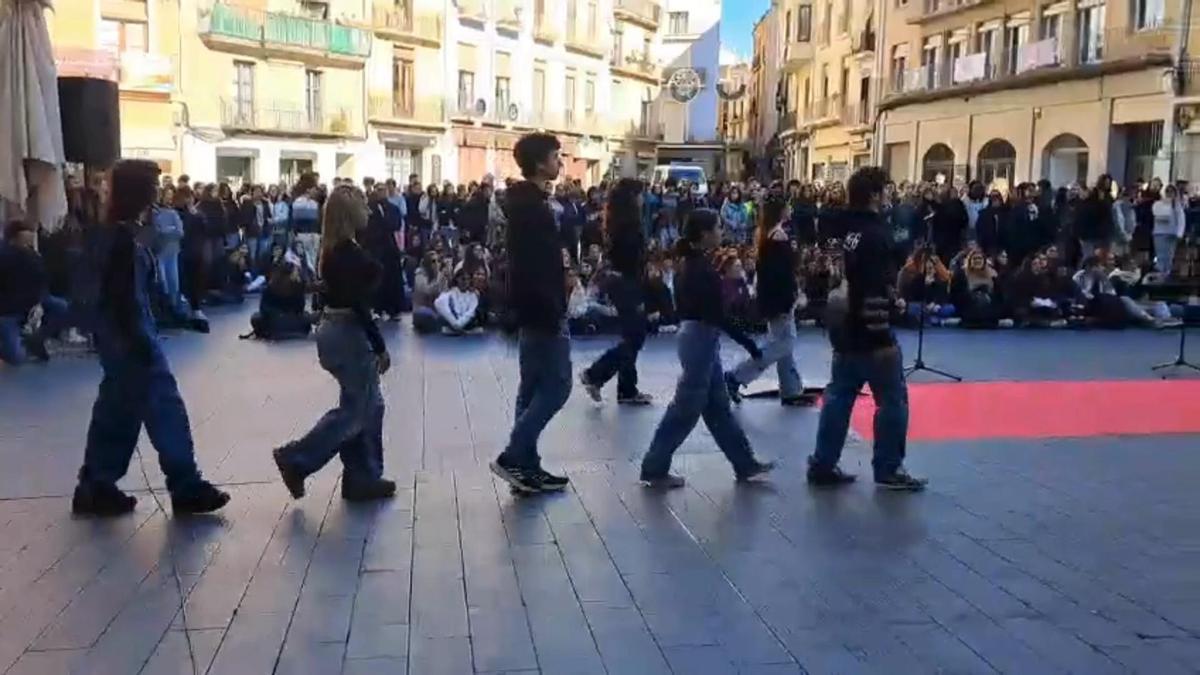 Així s'ha viscut l'acte institucional del 25-N a Manresa