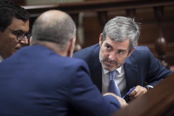 Pleno en el Parlamento de Canarias