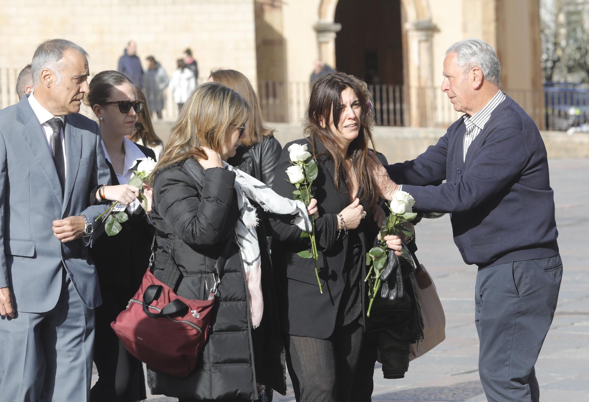 En imágenes: funeral en la catedral de Oviedo del guardia civil que evitó una masacre ciclista en Pravia