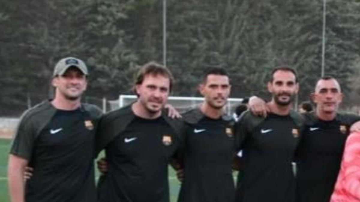 Juliano Belletti con óscar lópez y otros miembros del cuerpo técnico del Juvenil A