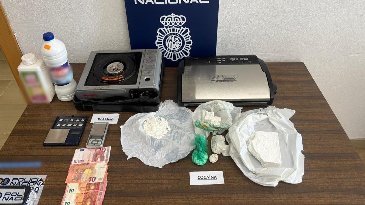Tres detenidos tras desarticular una red que abastecía de cocaína a narcopisos en Alicante