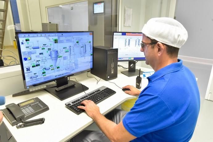 18-01-2018 AGÜIMES. Xiana Méndez, secretaria de Estado de Comercio, inaugura en Arinaga las instalaciones de Nektium. Fotógrafo: ANDRES CRUZ