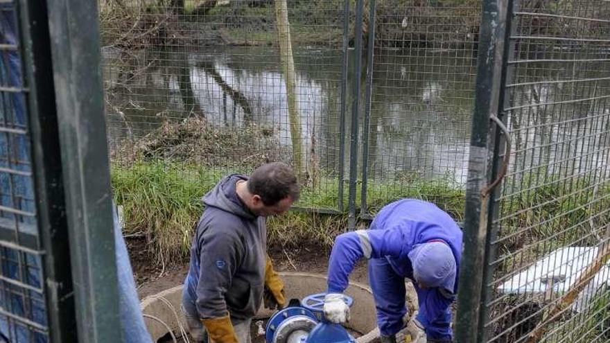 El bombeo en el que se capta agua del Umia para A Toxa. // Parga