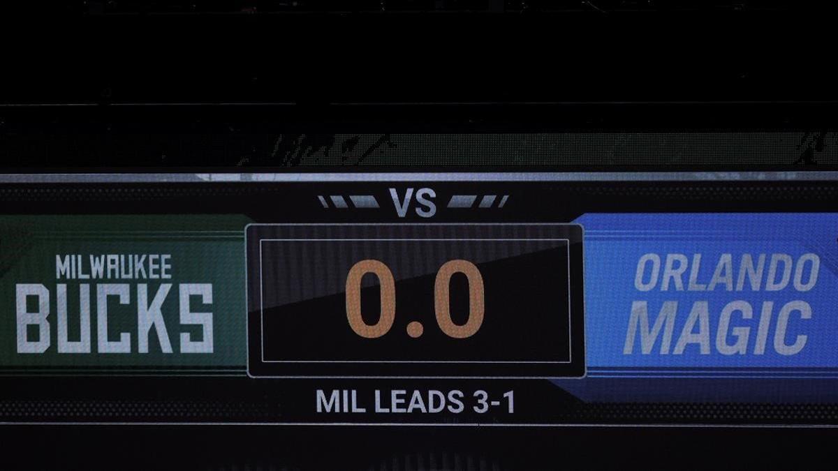 Marcador con empate a cero del partido de la NBA entre los Milwaukee Bucks y los Orlando Magic, el 26 de agosto del 2020