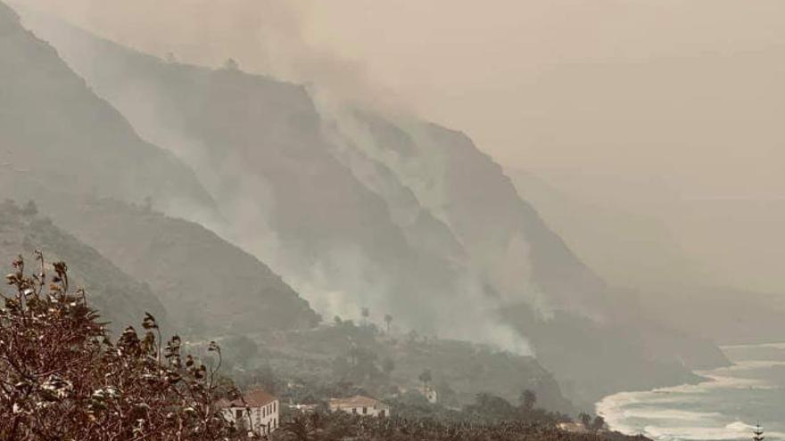 Imagen del incendio en la jornada de ayer.