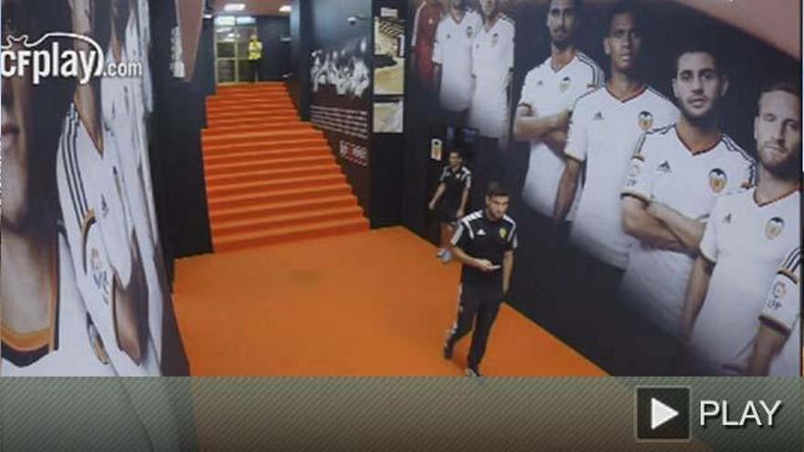 Sorpresa en el túnel de vestuarios de Mestalla