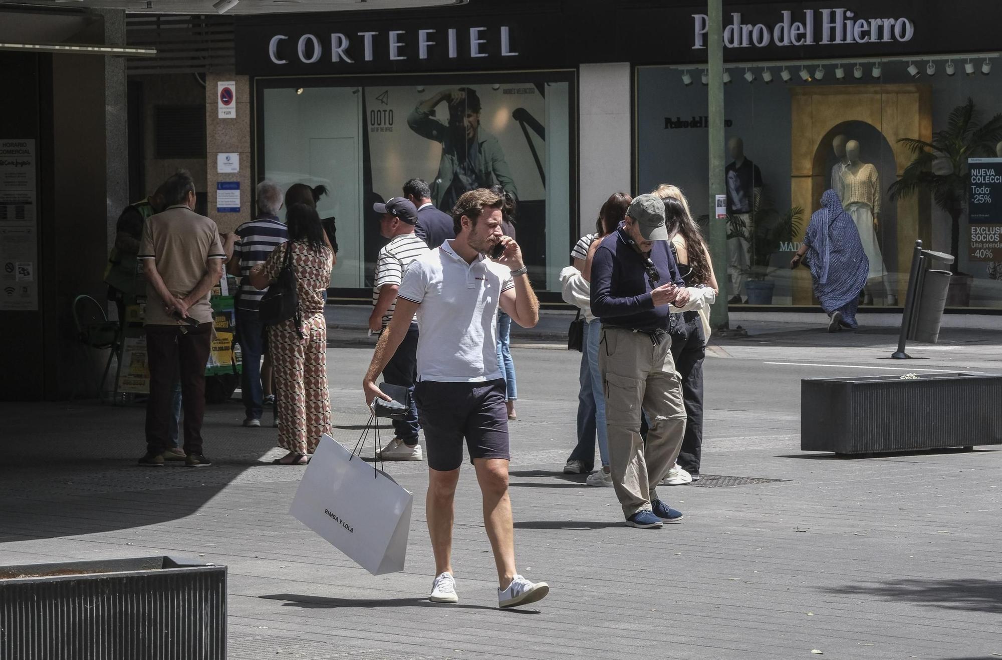 Último domingo de tiendas abiertas en Mesa y López