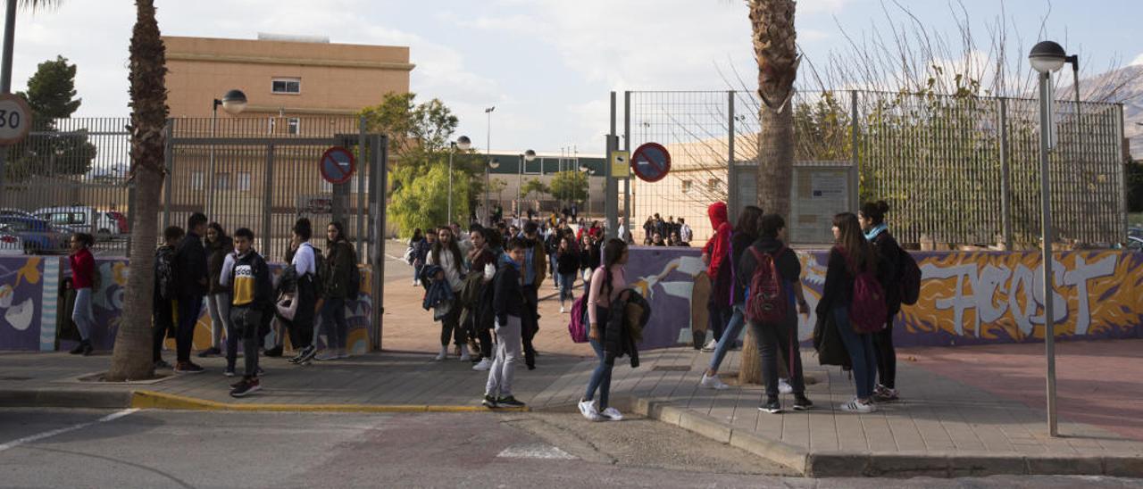 Acceso a uno de los institutos de la provincia. | RAFA ARJONES