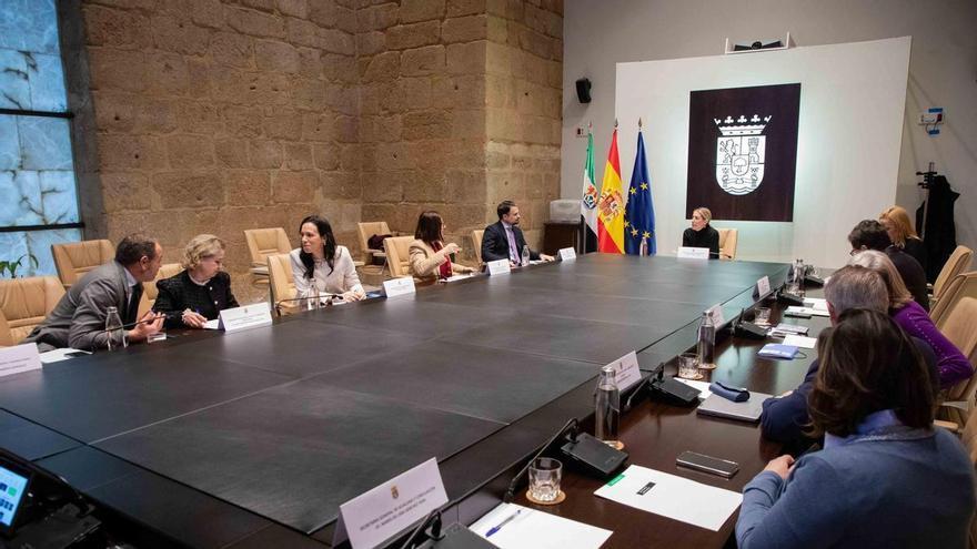 Extremadura regula la carrera docente de la UEx y mejorará las condiciones de 1.039 profesores