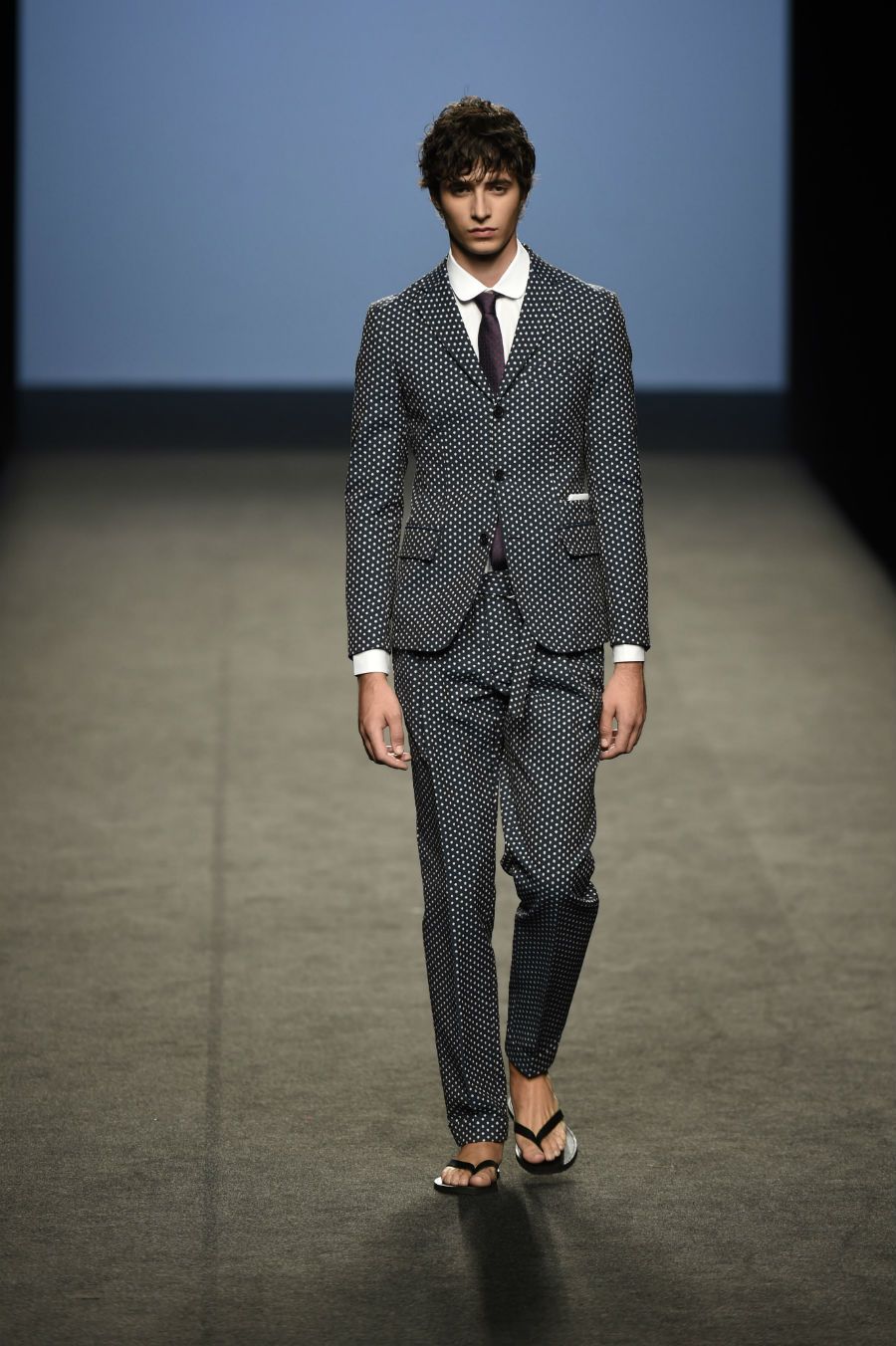 MBFWM García Madrid Primavera/Verano 2018: traje más sandalias