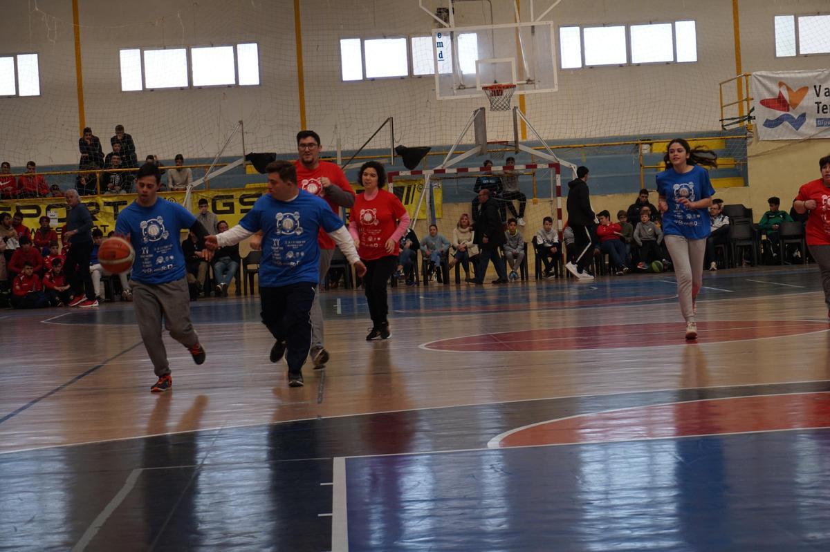 Jugadores del Bàsquet Aspromivise en un partido.