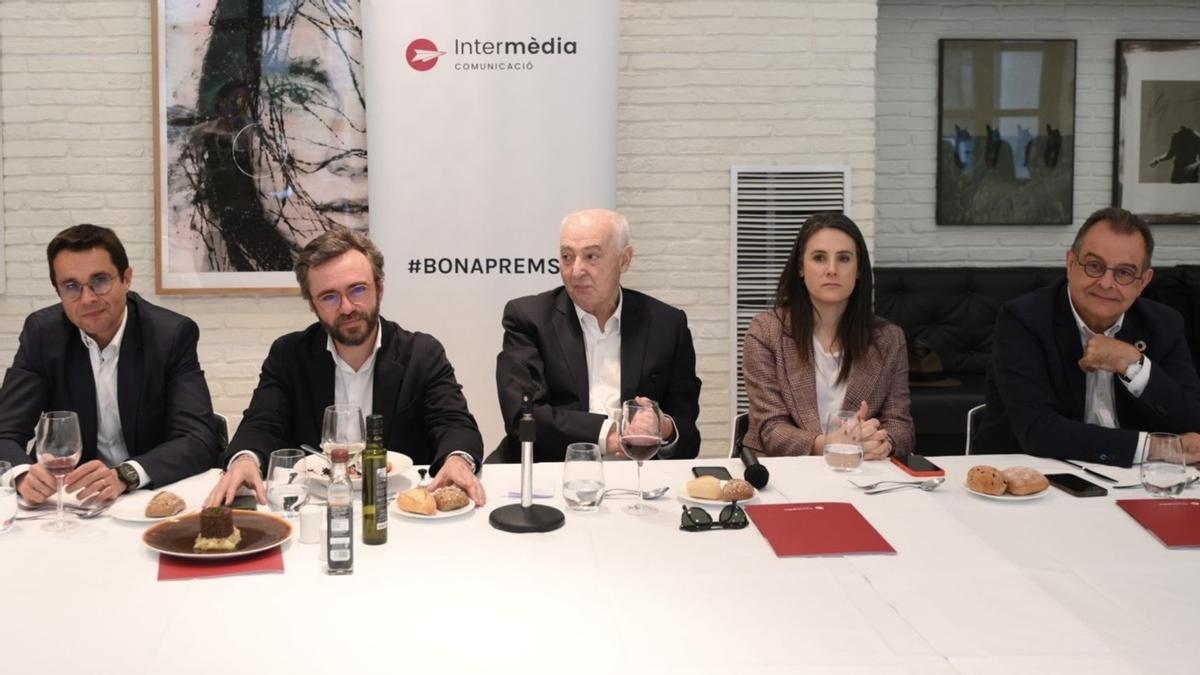 Albert Ortas, Aitor Moll, Toni Rodriguez, Aina Rodriguez y Albert Sáez, en el acto de Intermedia Comunicació