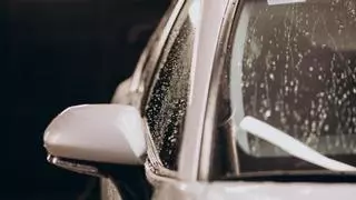 ¿Pasas calor en el coche? Sigue estos consejos para evitarlo este verano