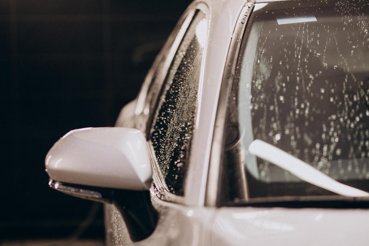¿Te pueden multar si llevas el coche sucio?