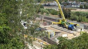 El forat de Montcada frena el principal soterrament  de línia fèrria de Catalunya