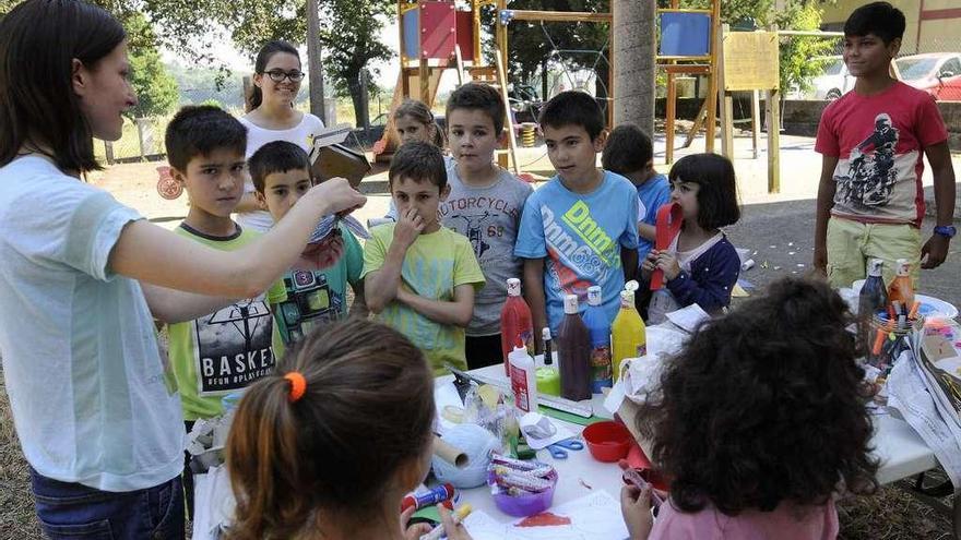 Participantes en una actividad del campamento estival del año pasado, en Laro. // Bernabé/Javier Lalín