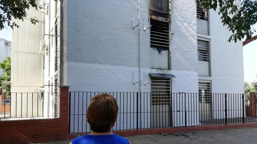 El incendio de un piso obliga al desalojo de un bloque de cinco plantas en el Sector Sur