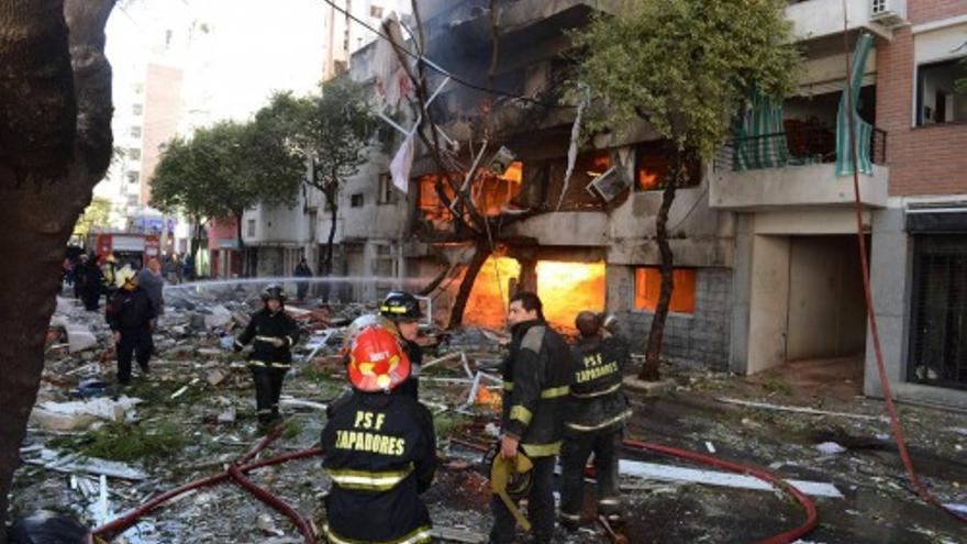 Fuerte explosión en un edificio de Rosario, Argentina