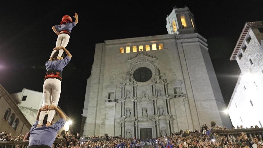 Els Marrecs tornen a culminar la pujada del pilar de 4 per les escales de la Catedral