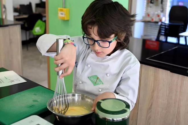 La escuela de cocina que enseña mucho más que recetas: "Muchos niños no saben identificar alimentos básicos"