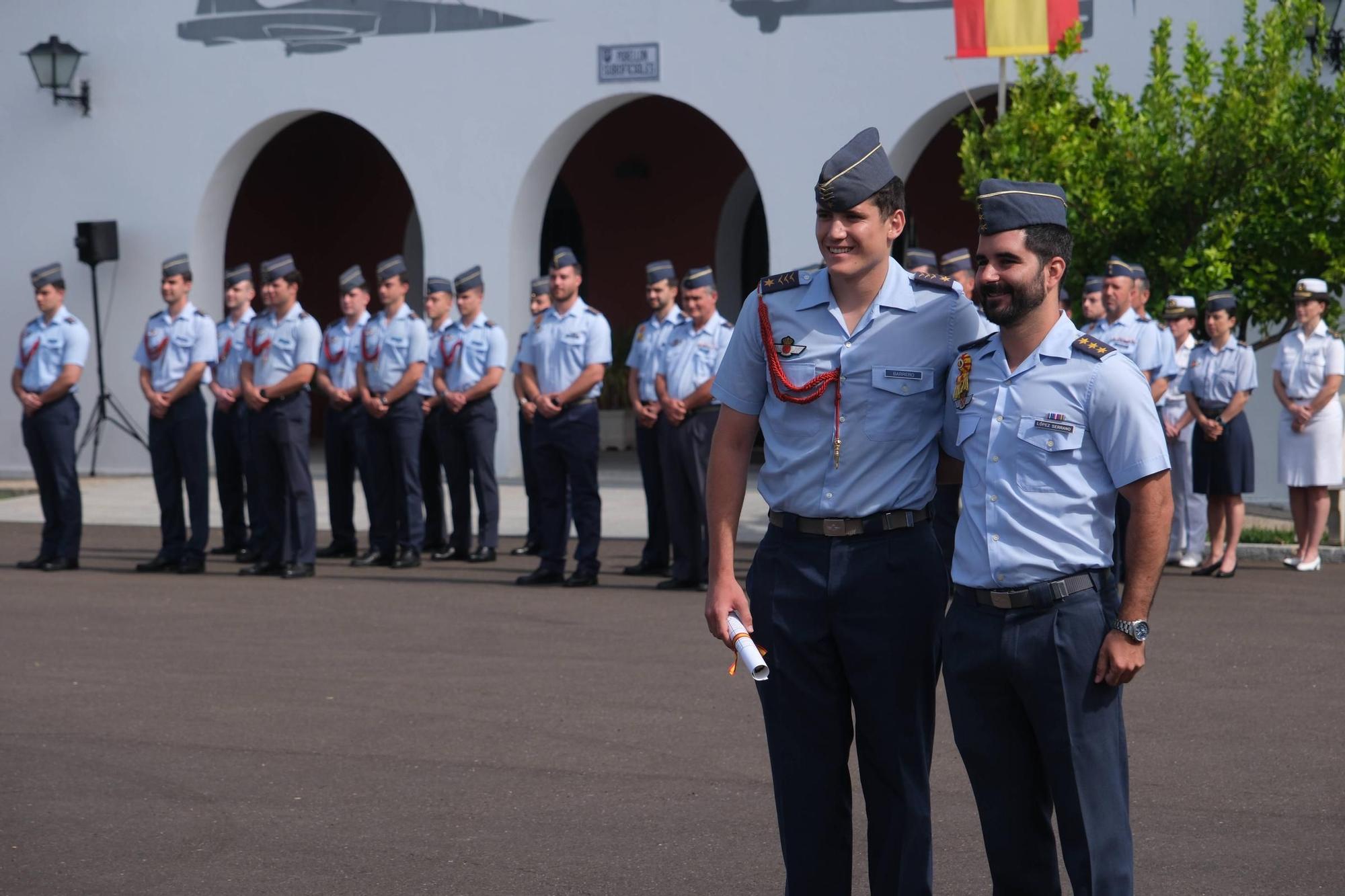 11 nuevos pilotos de caza finalizan su formación en la Base Aérea de Talavera la Real