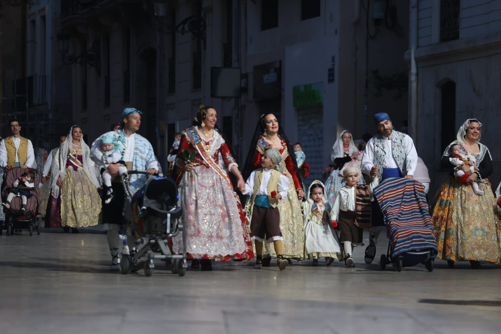 Búscate en la llegada a la plaza de la Virgen