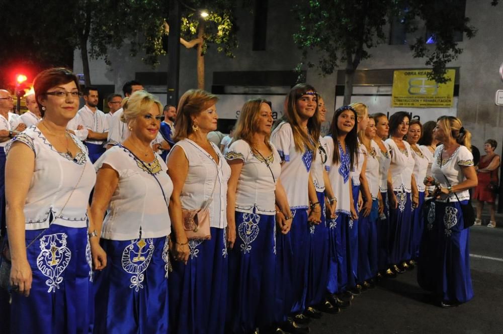 Desfile de Moros y Cristianos por las calles de Mu