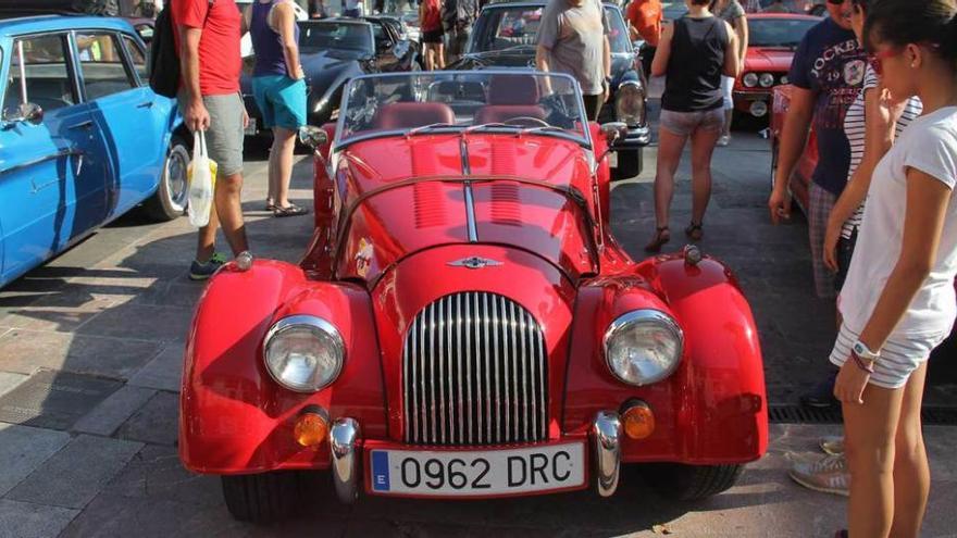 Concentración de coches clásicos en la comarca.