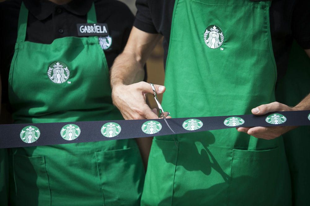 Starbucks inaugura su primera tienda en Tenerife, en el Siam Mall