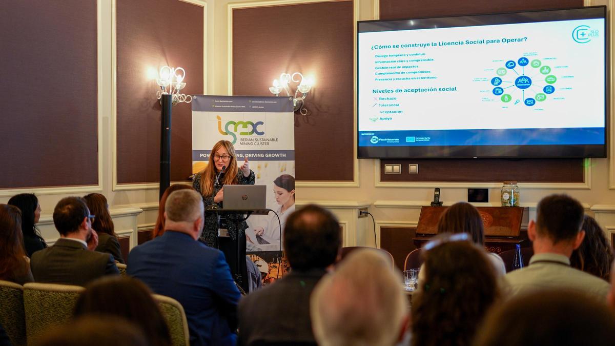 Alicia García, responsable de comunicación y gestora senior de proyectos en ISMC