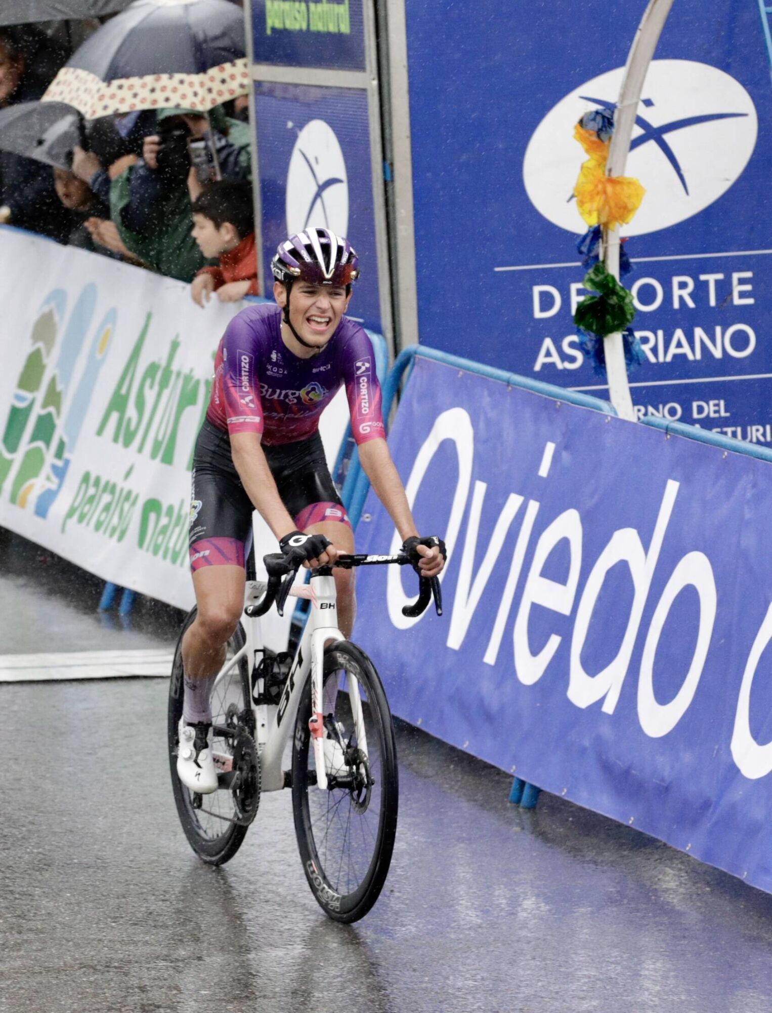 EN IMÁGENES: Segunda etapa de la Vuelta Ciclista Asturias.