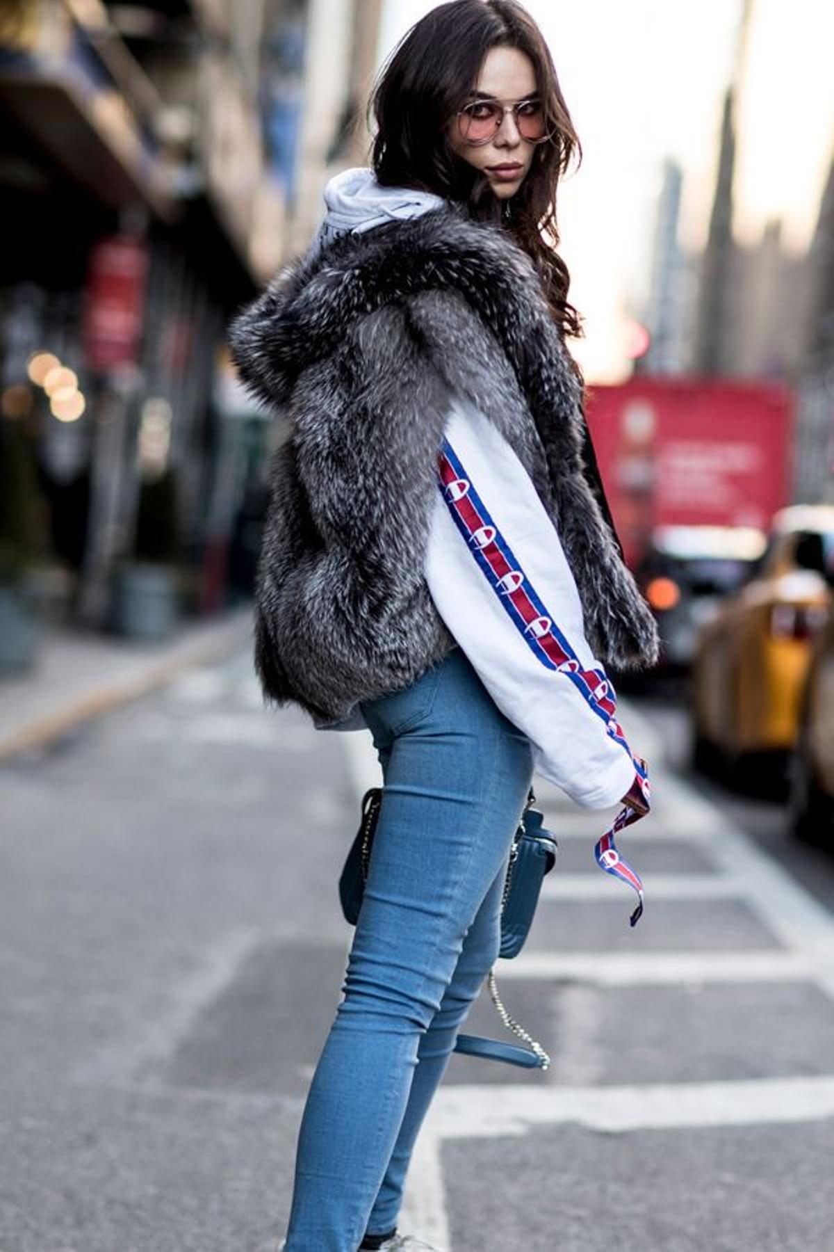 Abrigo de pelo: NY Street style, chaqueta con aberturas