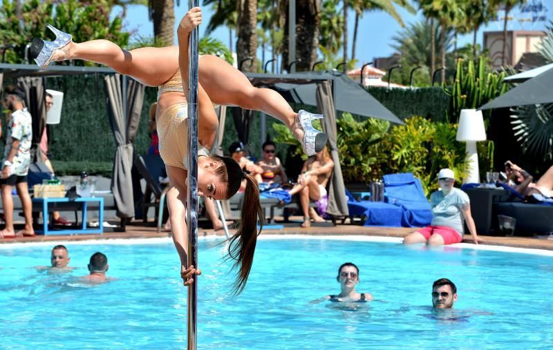 09/05/2018 PLAYA DEL INGLÉS, SAN BARTOLOMÉ DE TIRAJANA. Ambiente en el Hotel Axel Beach por la elección de Miss Lesbiana. SANTI BLANCO  | 09/05/2018 | Fotógrafo: Santi Blanco