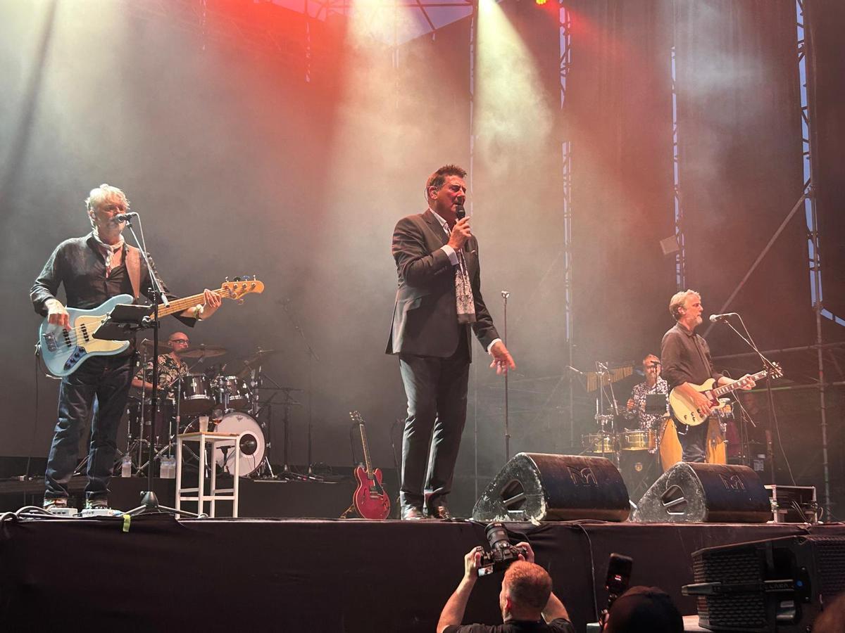 Tony Hadley durante un momento de su concierto en Viveros.