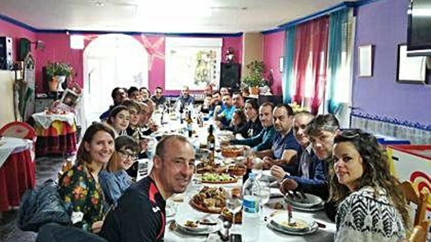 Cicloturistas en una ruta entre Grisuela y Vimioso.