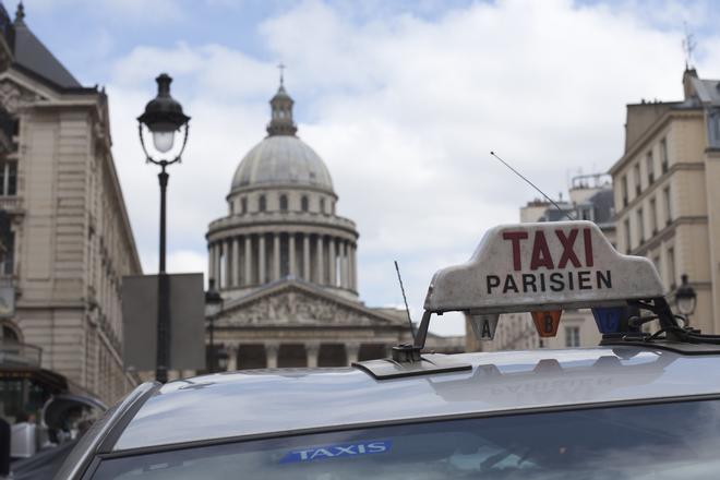 Descubre el transporte público de París y evita el taxi en horas punta.