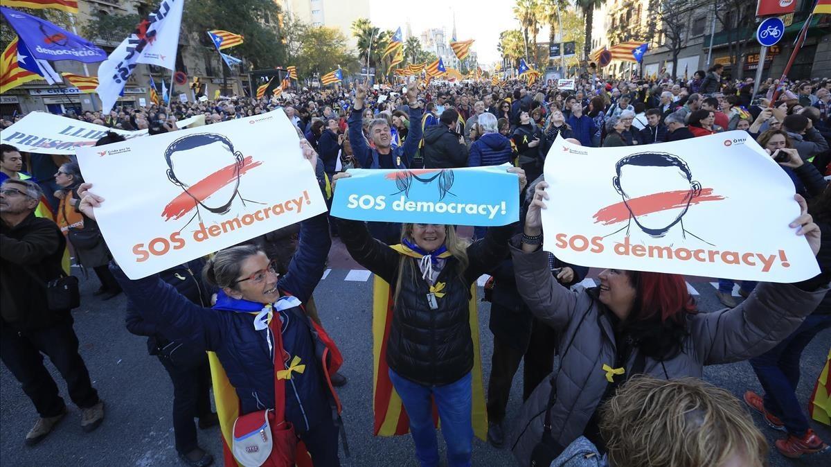 Manifestación independentista en la calle Marina.