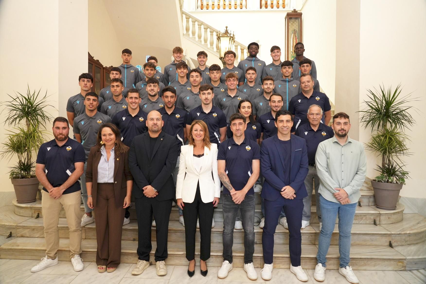 Galería | Las instituciones felicitan al filial del Castellón por su histórico ascenso