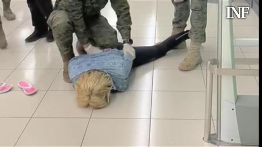 Militares del MOE detienen a una mujer que estaba robando en Almoradí